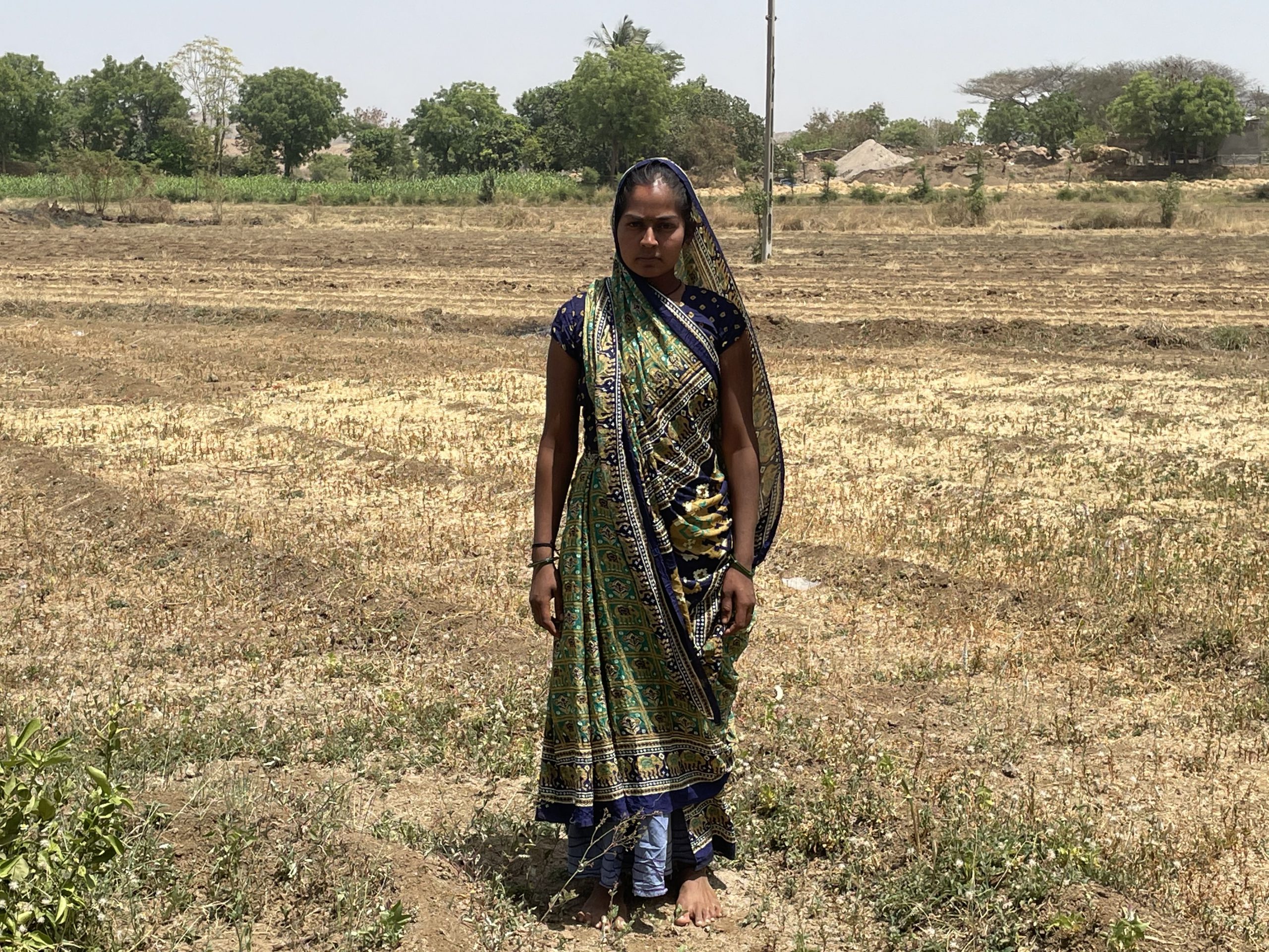 _2._A_woman_farmer_from_Bhavnaga_in_her_field._She_practices_a_combination_of_organic_and_chemical_agriculture